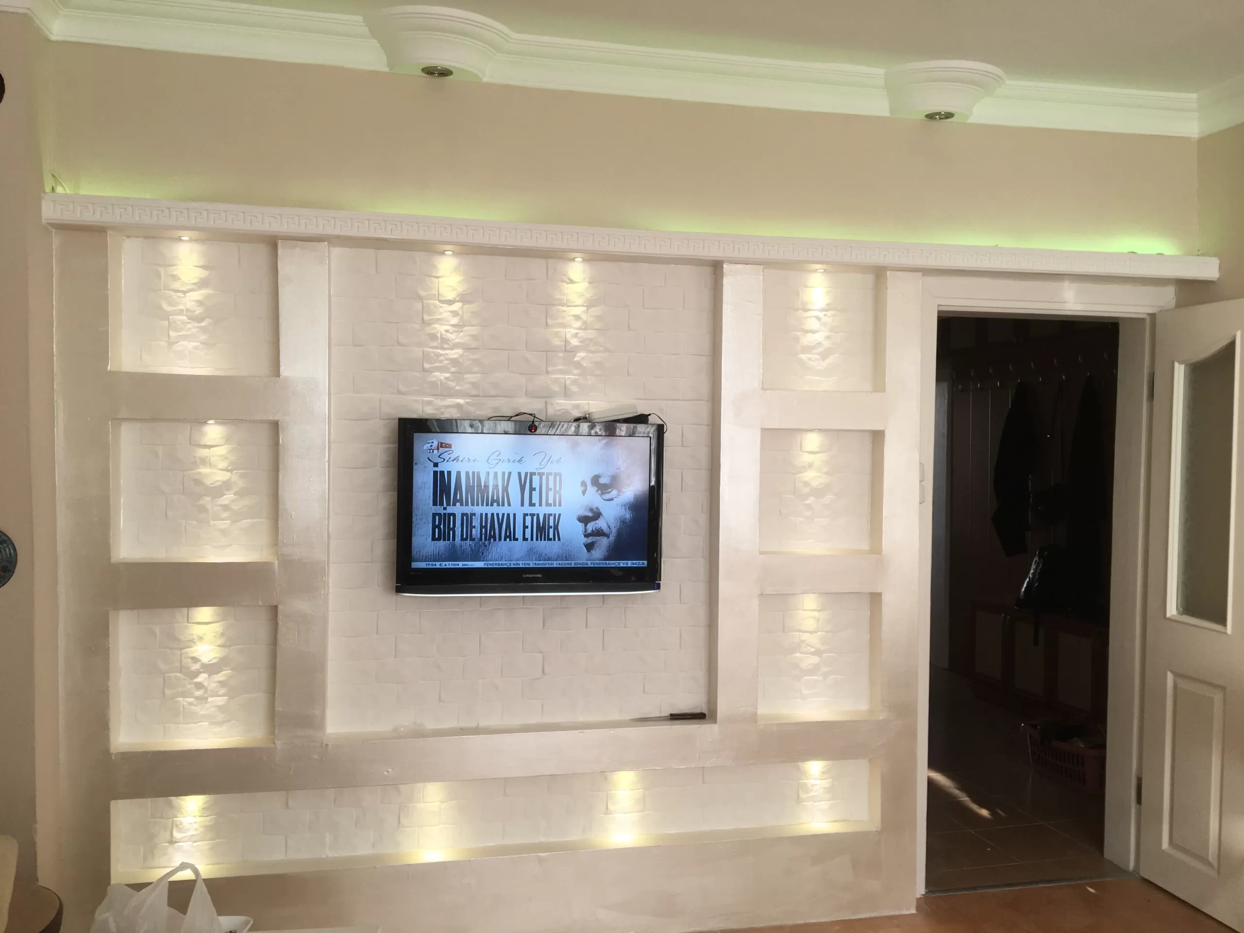 katmanlı TV ünitesi alçıpan panel