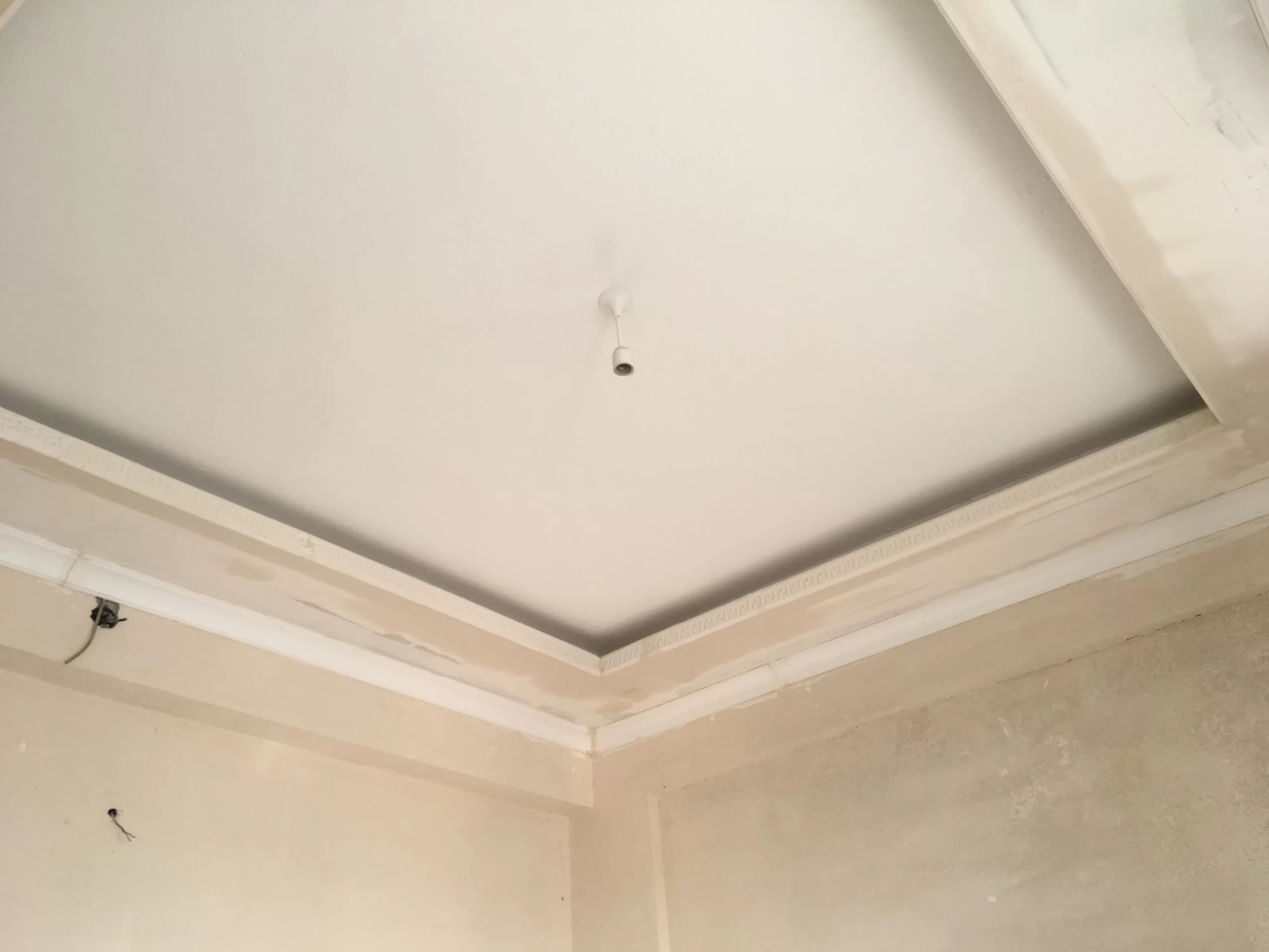 küçük salon için minimal asma tavan