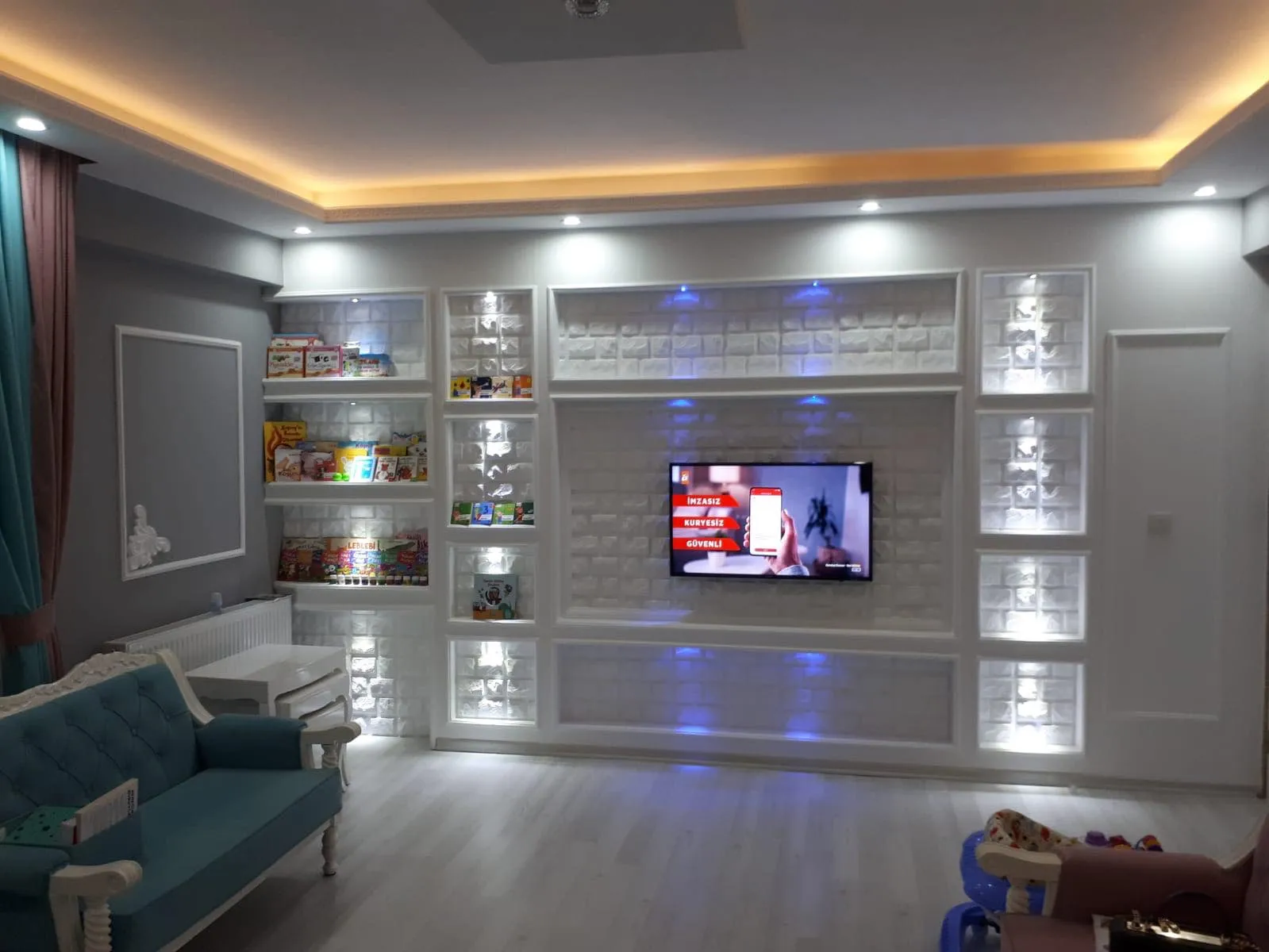 TV arkası alçıpan raf uygulaması